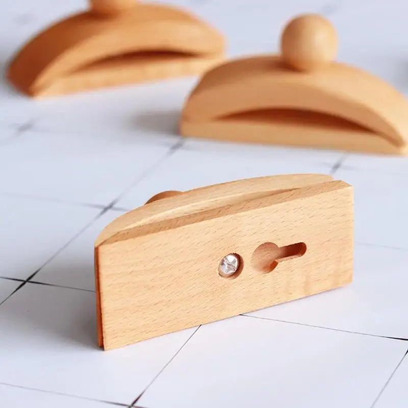 Light Wooden Wall Textile Clips (2-Pack)